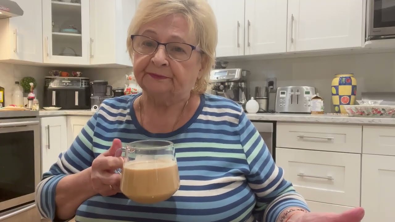 ЯИЧНЫЙ ОМЛЕТ СО СМЕТАНОЙ И СЫРОМ НА СКОВОРОДЕ! БЫСТРЫЙ, ВКУСНЫЙ, СЫТНЫЙ ЗАВТРАК!