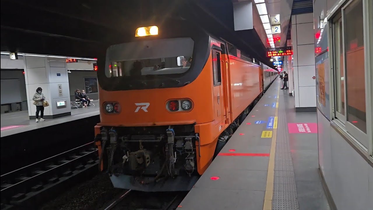 139次七堵發車經由山線開往潮州的E500型鳴日色金光牌雙電力機車頭E505+十二節PP車廂+E529推拉式PP自強號