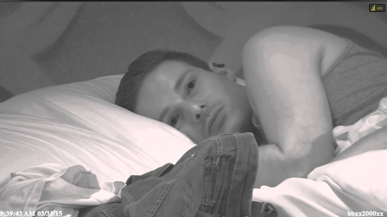 Big Brother Canada 3 - Johnny's heart breaks as he watches Kevin & Pilar make out.