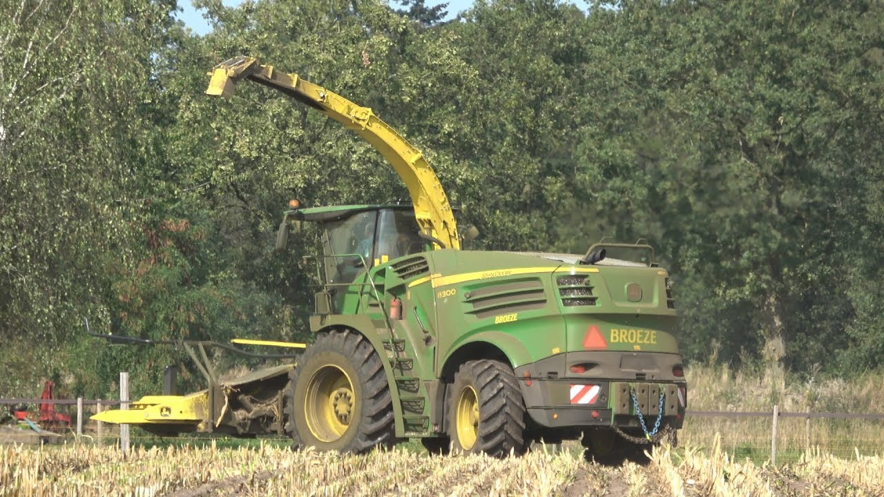 Loonbedrijf Broeze met hun nieuwe John Deere 8300 aan het mais hakselen (2018)