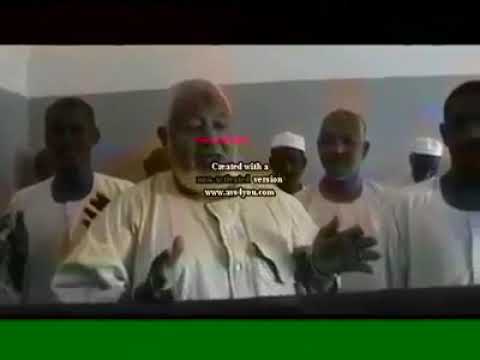 يقفون علي قبر حسن ود حسونه ويطلب منه القروش وهو ميت