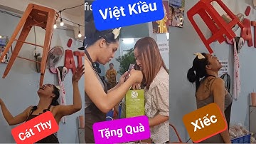 DIVA Cát Thy biểu diễn xiếc được Việt kiều Pháp tặng quà