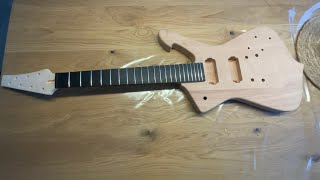 Pango Music / guitarkit.shop / DIY Electric Guitar Kit / Iceman 7 String / Bausatz Gitarre / german