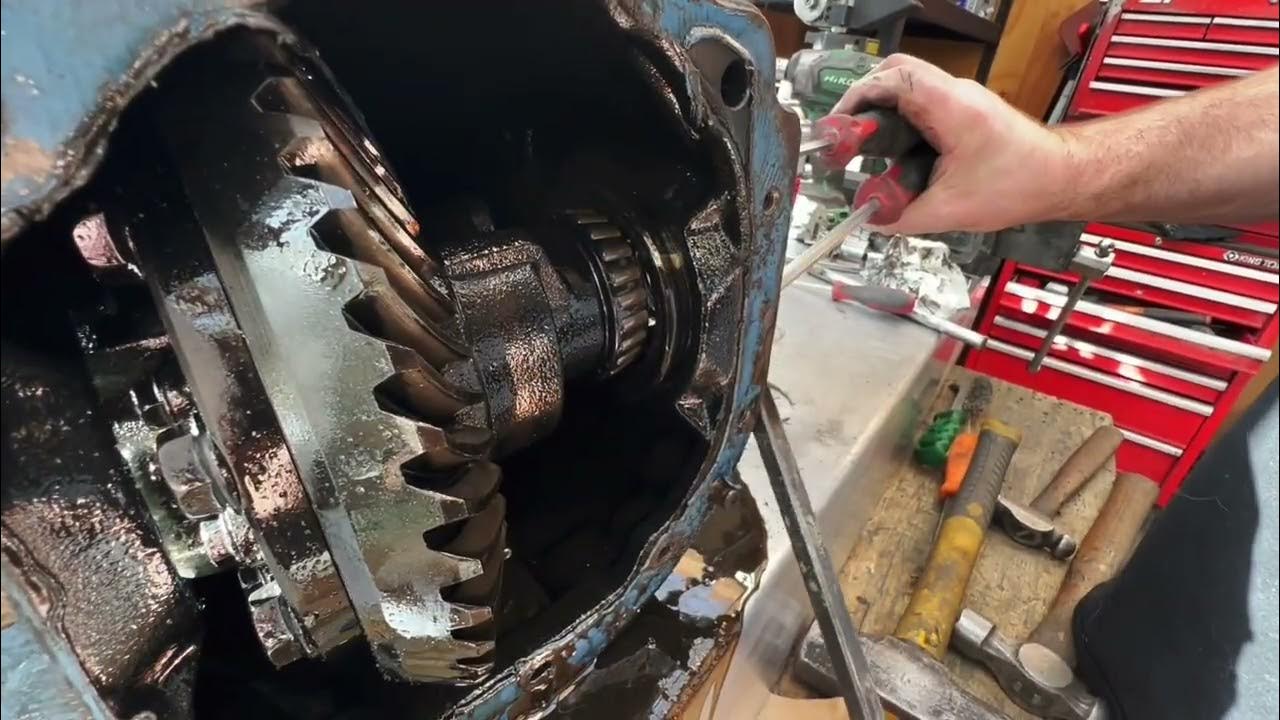 Holden V8 Commodore M80 Diff rebuild part two - YouTube