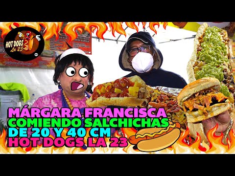 Doña Márgara comiendo salchichas de 20 y 40 cm