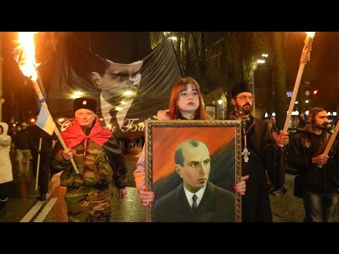 Украинские Националисты Провели Факельные Шествия В Честь Степана Бандеры