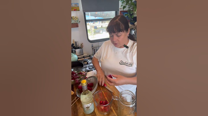 Prepara l'aceto di fragole in casa in 5 minuti!