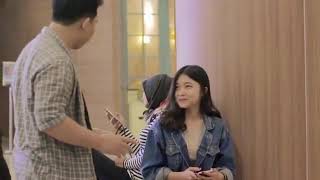 Prank gombal! Cium tangan cewek gak dikenal - Bram Dermawan