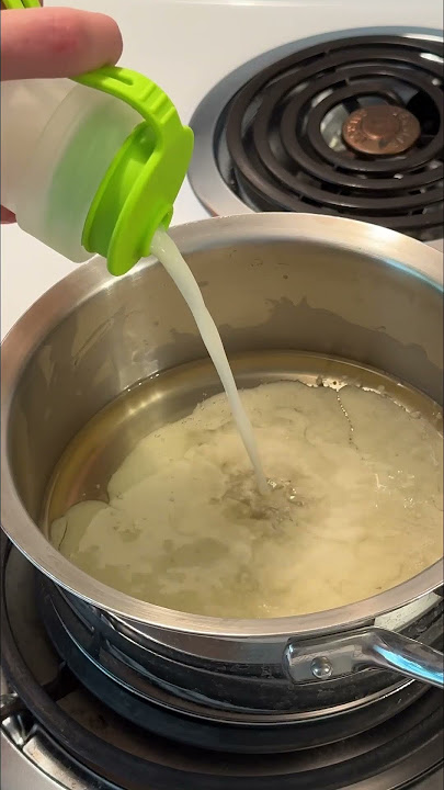DIY BREAST MILK LOTION: Easy DIY for Diaper Rash, Sore Nipples, Eczema, & More! #breastmilk #diy