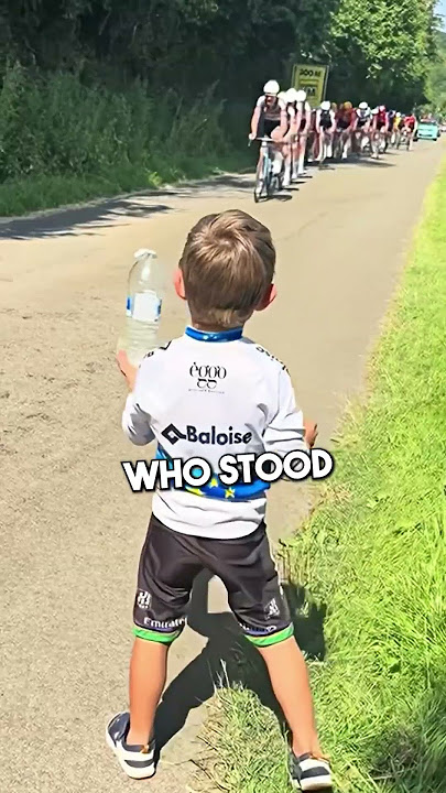 Anak Kecil Membantu Pengendara Sepeda 🥰