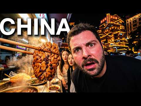 Trying bizarre street food in China 🇨🇳