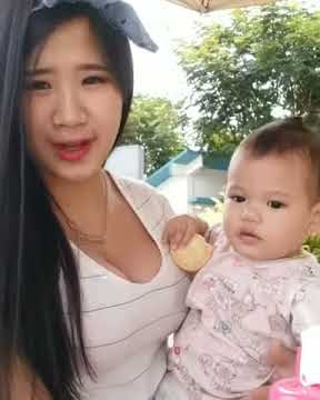 Vania Gemash : Waktunya dedek Bayi minum susu Kotak