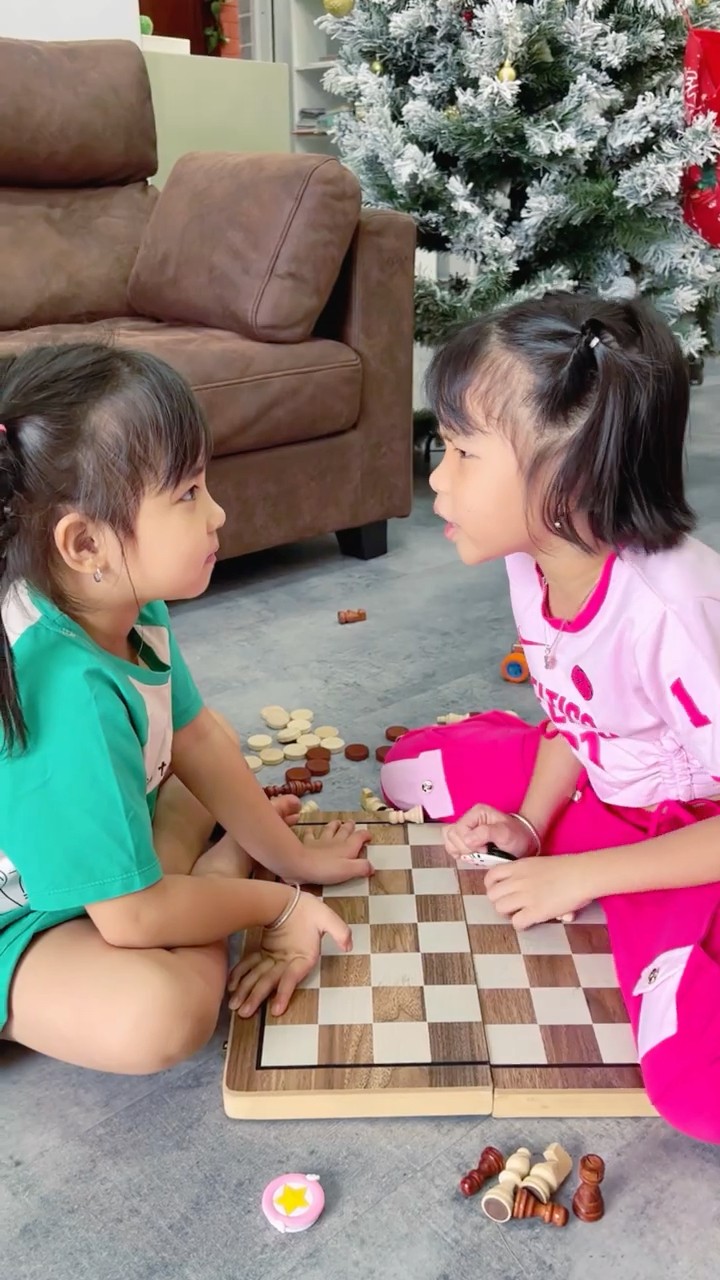 LNS - Hai chị em gái và người mẹ thiên vị || Two sisters and biased mother #shorts