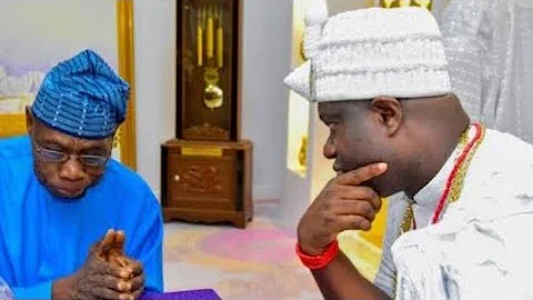 Obasanjo humiliated Obas of Yoruba land in Oyo State. E dide! E joko! English translation below.