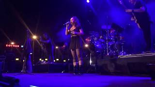 Sertab Erener-Aşk Beni(Beylikdüzü Migros AVM)