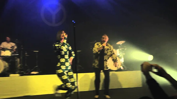 Yelle en duo avec Richard Gotainer - Extrait le Sa...