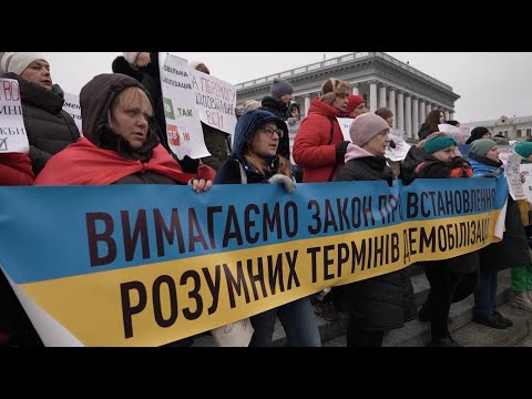 კიევში უკრაინელი ჯარისკაცების 100-ამდე ნათესავმა და ახლობელმა საპროტესტო აქცია გამართა