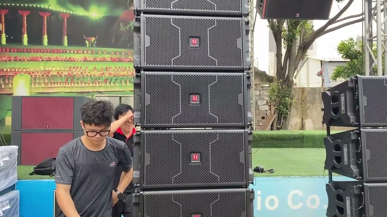 single 10 inch line array speaker sound system and singe 18 inch subwoofer speaker