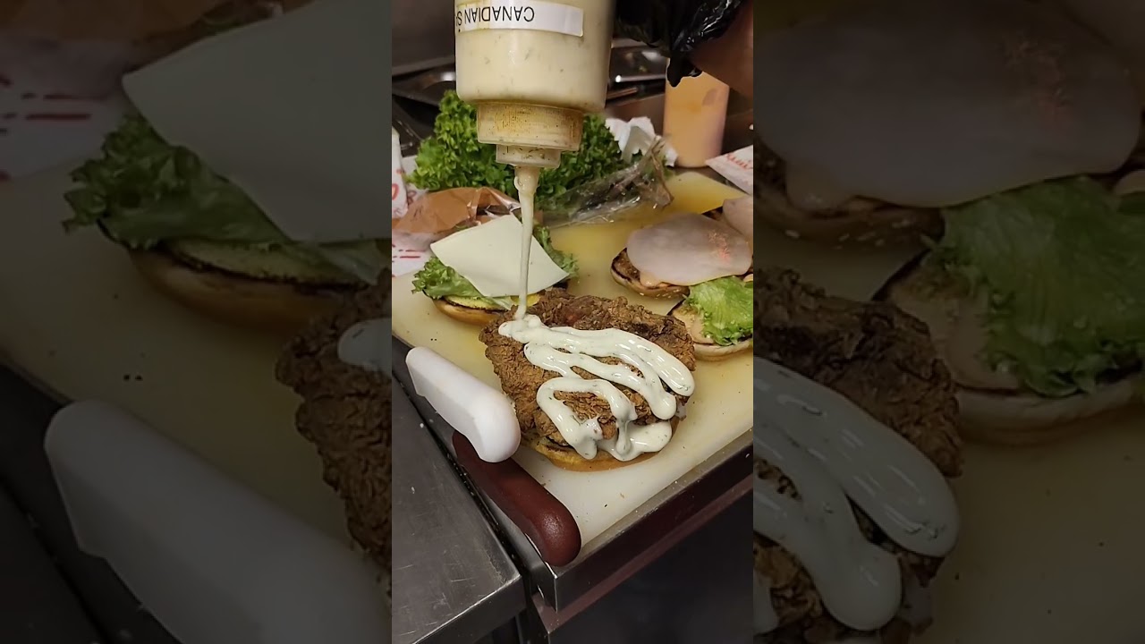 Yummy Yummy Foodie 😋😋😋 Canadian Burger 🍔🍔🍔😋♥️ OG Zinger Sandwich 🥪