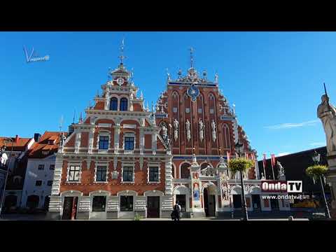 Video: Un angelo dello shopping appare nella capitale della Lettonia