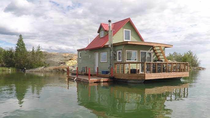 Houseboat Bay
