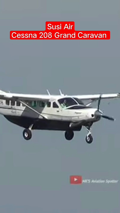 Pesawat terbang Cessna 208 Grand Caravan PK-BVH landing Bandara Sultan Hasanuddin, Makassar