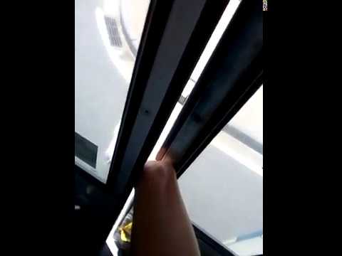 Passageira tem perna mantida presa em porta de ônibus em Salvador