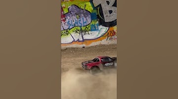 (ARRMA SENTON) slowmotion powersliding