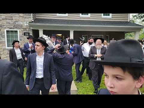 Tante Lili's Hachnosos Sefer Torah