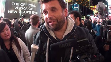 PHILIP BLOOM IN TIMES SQUARE (HDSLR Meetup 04.28.2010)