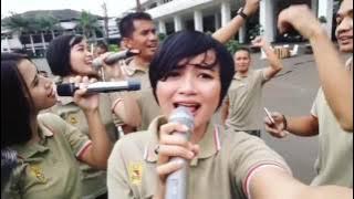 Kowad Cantik Nyanyi Lagu Cokelat - Bendera _
