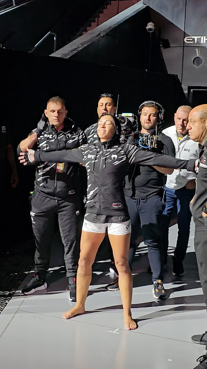 Amanda Ribas preparing for her walkout to octagon in Abu Dhabi #ufc #ribas #mma