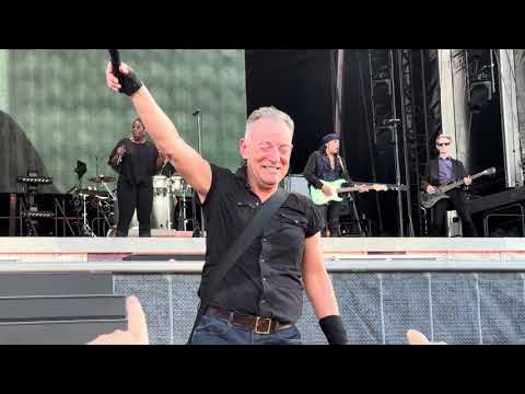 Springsteen in Europe: Oslo - roll call and show - YouTube