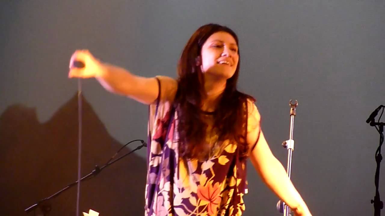 Elisa - Gli ostacoli del cuore (Udine 4 apr 2011) - YouTube