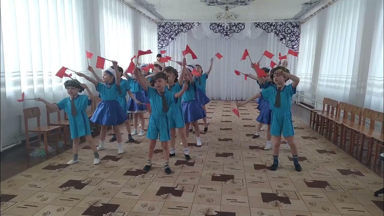 Танец с флажками