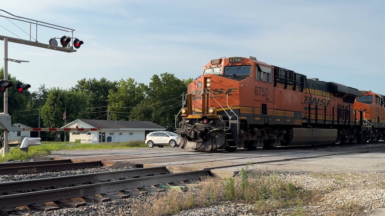 70 mph BNSF Z train flying west ( Z-WSPLAC )!! BNSF Transcon: Marceline sub..7/18/25