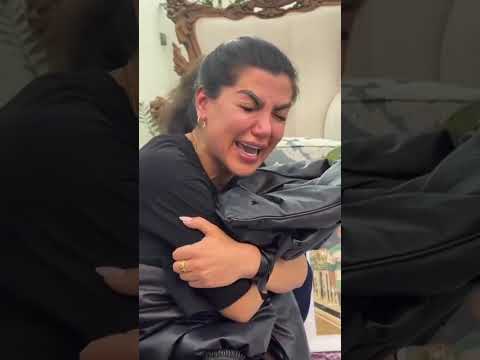 با لباس یادگارش خودش را تسلی می دهد مادر جاویدنام محمدرضا قربانی از شاهین شهر اصفهان 