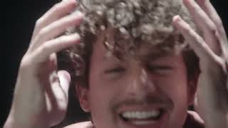 Смотреть клип Charlie Puth - That'S Hilarious