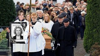 Bei Michaela Mays Beerdigung brach ihr Sohn in Tränen aus und gab zu, dass es plötzlich gekommen sei