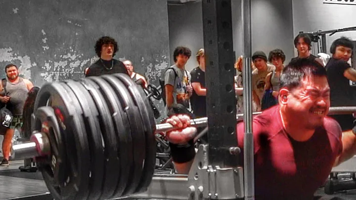 When The Whole Gym Watches You Lift...👀