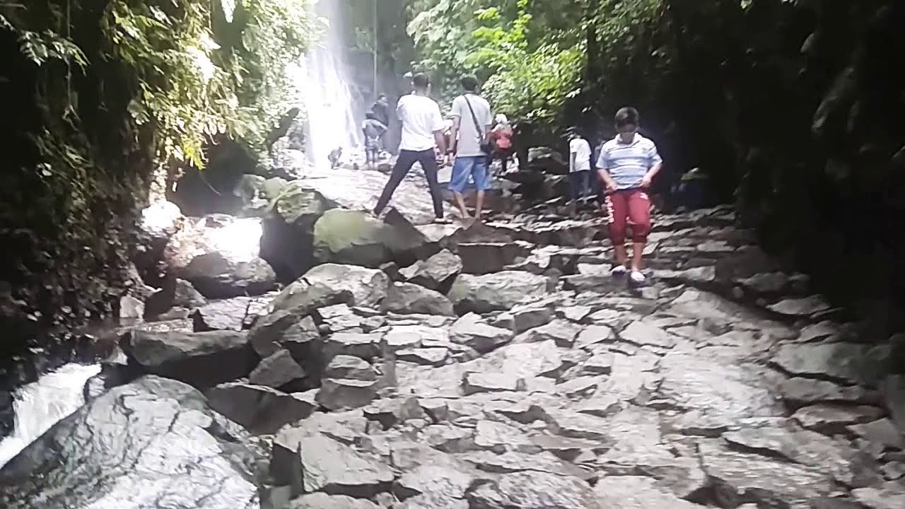 Wisata Air Terjun Srambang di Ngawi Jawa timur 