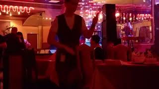 Зажигает певица ресторана "Атлантика" Ксения