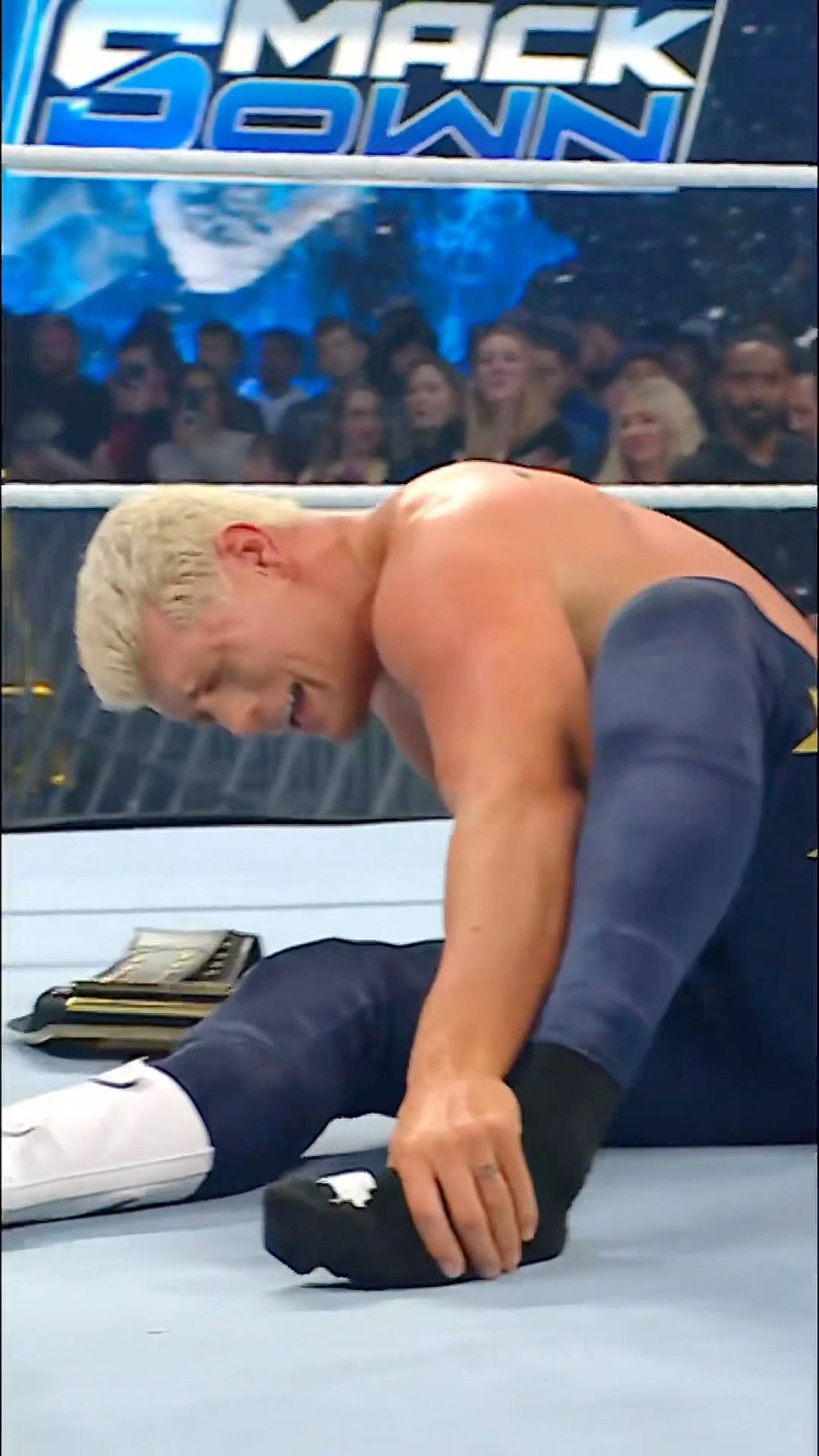 Cody Rhodes retains his title… with only 1 shoe on ?