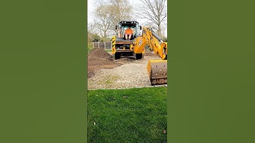 Stripping gravel from a driveway with JCB 3cx backhoe  #backhoe #jcb  #excavator #jcbvideo