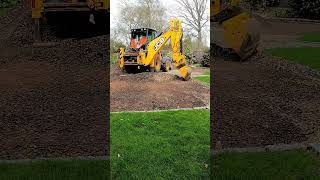 Stripping gravel from a driveway with JCB 3cx backhoe  #backhoe #jcb  #excavator #jcbvideo