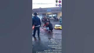 Pengemudi Ojeg Pasar Leles Tewas tertabrak Mobil Tronton. TKP Depan RM Mergosari Kadungora Garut