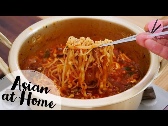 Korean Spicy Beef Ramen, Yuk Kal!