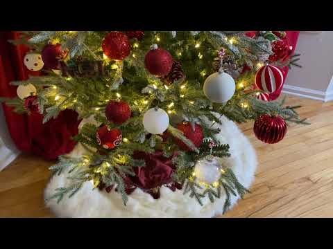 HOW TO DECORATE A TREE LIKE A PRO/CHRISTMAS DECOR TRENDS/STYLING IDEAS/INTERIOR DESIGN TRENDS/ BOSS