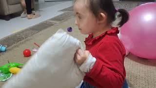 Güzel Kızım Oyun Oynuyor