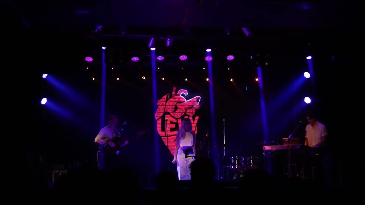 Take on Me - Levy JAM en Elvis Rock And Bar...